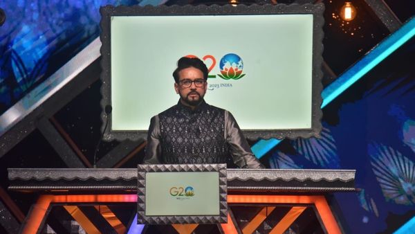 বিদেশি ছবির জন্য নতুন ঘোষণা তথ্য ও সম্প্রচার মন্ত্রকের, কী জানালেন অনুরাগ ঠাকুর