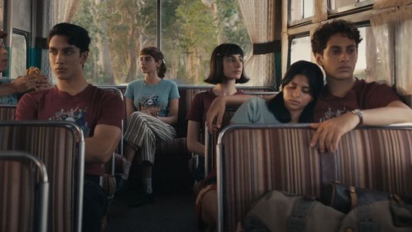 The Archies Trailer: অগস্তর সঙ্গে সুহানার প্রেম নিয়ে জল্পনার মঝেই প্রকাশ্যে আর্চিসের ট্রেলর