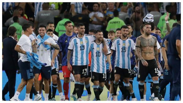 Brazil vs Argentina: সমর্থকদের ওপর আক্রমণের প্রতিবাদে মেসিদের মাঠ ত্যাগ, ব্রাজিলকে হারাল আর্জেন্টিনা