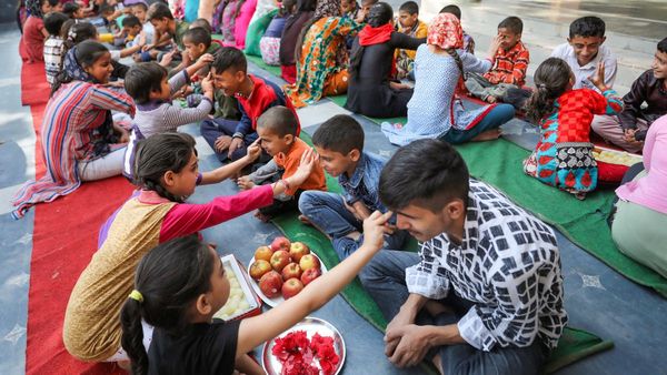 Bhai Phota 2023: চলতি বছর কবে পালিত হবে ভাইফোঁটা, জানুন দিনক্ষণ, শুভ সময় সম্পর্কে