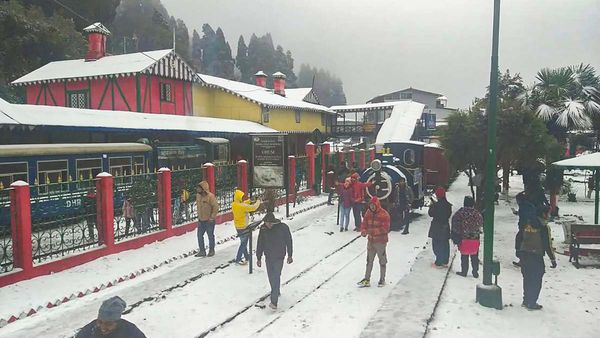 Darjeeling Tourist Tax: দার্জিলিং-এ বেড়াতে গেলেই খসবে বাড়তি টাকা! সিদ্ধান্তে অখুশি হোটেল-পর্যটন ব্যবসায়ীরা