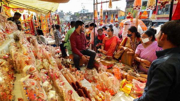 Dhanteras 2023: আর্থিক দিকে উন্নতি করতে সোনা ও রুপো ছাড়াও ধনতেরাসের দিন কিনুন এই জিনিসগুলি