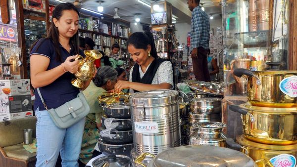 Dhanteras 2023: ধনতেরাসের দিন ভুলেও এই জিনিসগুলি কিনবেন না, কিন্তু কেন?