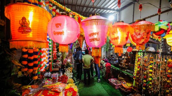 Diwali 2023: আর্থিক সঙ্কট থেকে মুক্তি পেতে দীপাবলির আগেই করুন এই কাজগুলি