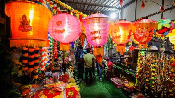 এবারের দীপাবলিতে ভাঙল আগেকার সব রেকর্ড! সারা দেশে বিক্রি কয়েক লক্ষ-কোটির পণ্য, হাত পুড়ল চিনের