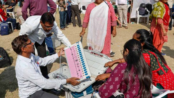 Rajasthan Election 2023: রাজস্থানে একাধিক আসনে পারিবারিক যুদ্ধ! স্বামীর সঙ্গে স্ত্রী, কাকার সঙ্গে ভাইজির লড়াই