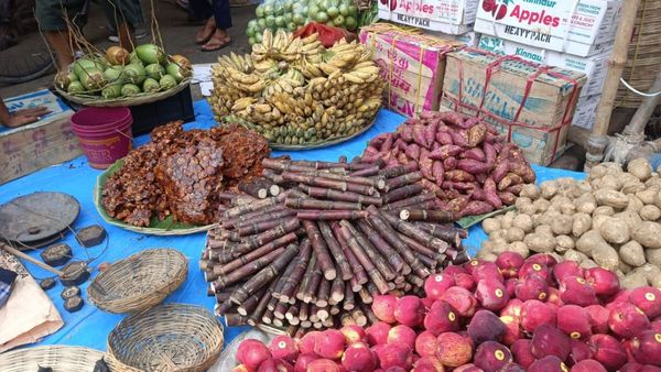 কালীপুজোয় ফল-সবজির বাজার আগুন, মাথায় হাত আমজনতার