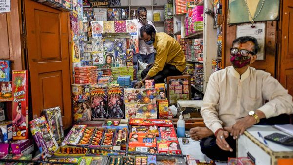 Diwali 2023: দীপাবলিতে ফাটাবেন পরিবেশ বান্ধব বাজি, জানেন এটি কি, কীভাবে চিনবেন এই বাজি