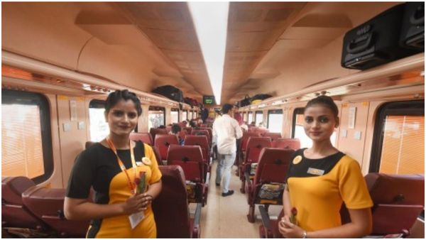 Travel: বিয়ের পর হানিমুনে বিদেশে যেতে চান, IRCTC দিচ্ছে কম খরচে বিদেশ ভ্রমণের প্যাকেজ