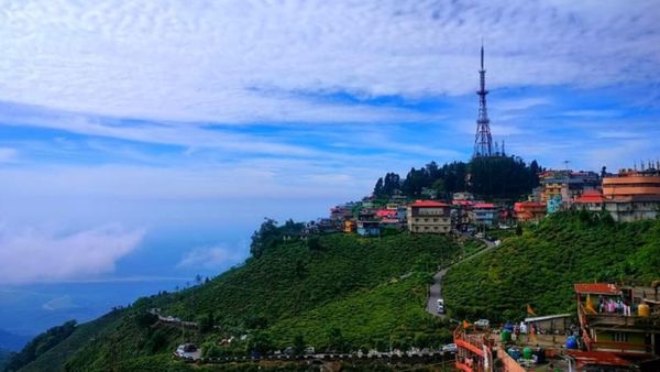 Travel: দূরে দেখা যায় দার্জিলিং আর সিকিম পাহাড়, কয়েকটা দিন ঘুরে আসুন এই নেচার ক্যাম্পে