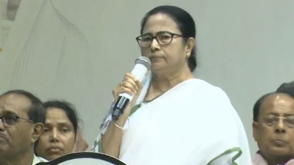 Mamata Banerjee: বিজেপির থেকে টাকা নিয়ে ভুঁইফোড় হচ্ছেন, নাম না করে নওশাদকে আক্রমণ মমতার