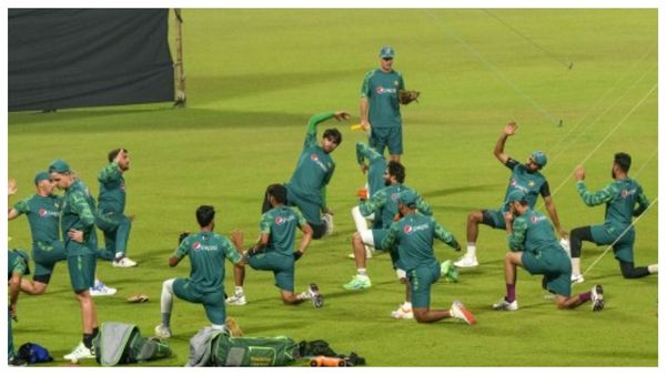 ICC World Cup 2023: বিশ্বকাপে লজ্জার রেকর্ড গড়েছেন পাকিস্তান বোলাররা, দেশে ফিরেই পদত্যাগ করলেন বোলিং কোচও