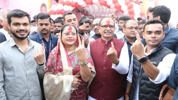 MP Assembly Elections 2023: মধ্যপ্রদেশে ২৩০টি আসনে চলছে ভোট, শিবরাজ সিং চৌহান থেকে কমলনাথ ভোট দিলেন নেতারা