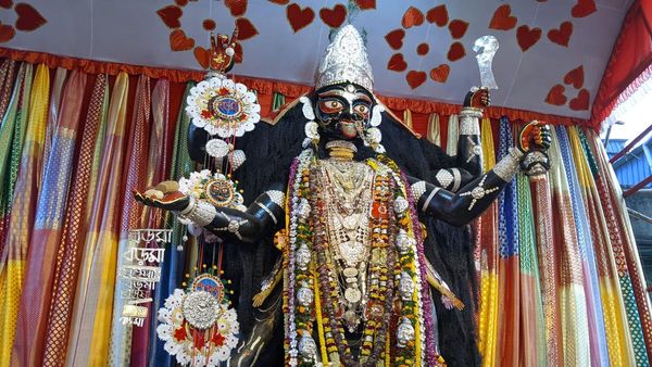 নৈহাটির বড়মা কাউকে ফেরান না, ১০০ ঘণ্টা ধরে এবার ভোগ- প্রসাদ বিলি