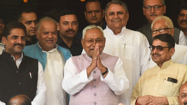 Bihar Caste Survey Report: শিক্ষা থেকে রোজগার, সবেতেই পিছিয়ে বিহার! ২ লক্ষ টাকা করে সাহায্যের আশ্বাস নীতীশের