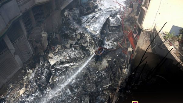 Pakistan Karachi Fire: পাকিস্তানের শপিং মলে বিধ্বংসী আগুন, মৃত ১১, আটকে বহু