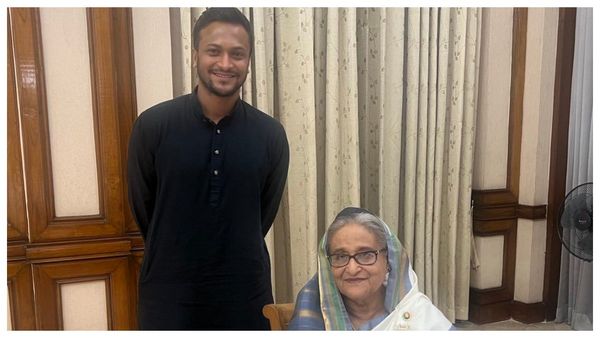 Shakib Al Hasan: রাজনীতির ময়দানে ইনিংস শুরু করছেন শাকিব, শাসক দলের টিকিটেই লড়বেন নির্বাচনে