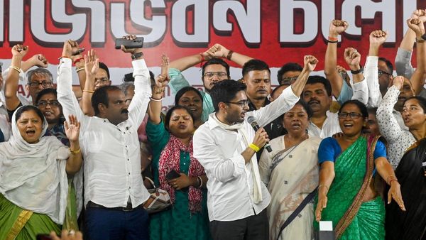 কেন্দ্রীয় বঞ্চনার প্রতিবাদে অমিত শাহকে ৫১ হাজার চিঠি তৃণমূলের ছাত্র ও যুবদের