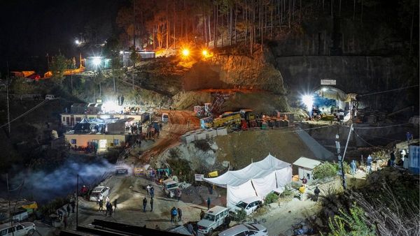 Uttarkashi Tunnel Collapse: আবারও থমকে গেল উদ্ধারকাজ, আরও একটা রাত অন্ধকূপেই কাটাবেন শ্রমিকরা