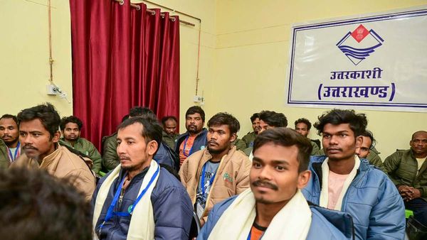 Uttarakhand Tunnel Rescue: দারিদ্রতাই টেনেছে টানেলের কাজে! ঠিক কত টাকা বেতন ছিল আটকে পড়া শ্রমিকদের