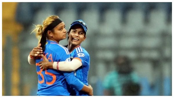 INDW vs ENGW 1st T20I: ভারতীয় দলে অভিষেক ম্যাচেই উইকেট পেলেন বঙ্গ কন্যা, ইংল্যান্ডের কাছে হার হরমনপ্রীতদের