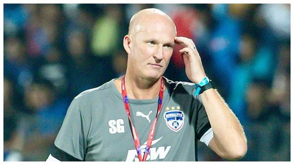 ISL 2023-24: কর্ণধারের কড়া বার্তার পরই ছাঁটাই হলেন বেঙ্গালুরু কোচ, সুনীলদের নতুন হেডস্যার কে?