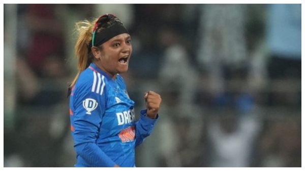 INDW vs ENGW 3rd T20I: শেষ ম্যাচে সান্তনার জয় হরমনপ্রীতদের, বল হাতে নজর কাড়লেন বঙ্গ কন্যা সাইকা