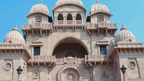 Travel: বেলুড় মঠে তো প্রায়ই যান, বেলুড়রে রাসবাড়ি দেখেছেন কখনও, ঘুরে আসুন সপ্তাহান্তের ছুটিতে