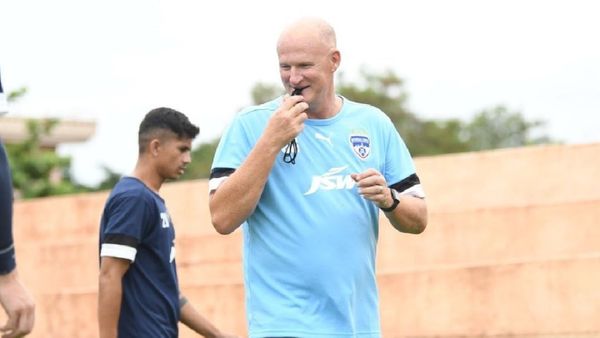 ISL 2023-24: আইএসএলে দুই ক্লাবে কোচ বদল, বেঙ্গালুরুতে বড় পরিবর্তন, মুম্বই সিটি এফসির দায়িত্ব কার কাঁধে?