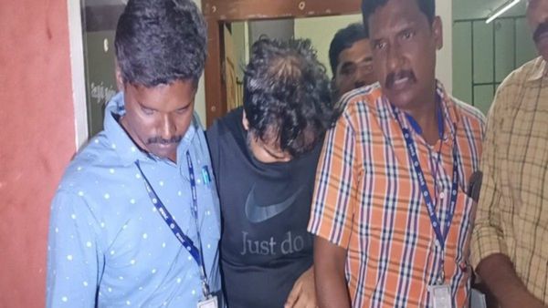 ২০ লক্ষ টাকা ঘুষ নিয়ে হাতেনাতে গ্রেপ্তার ইডির আধিকারিক