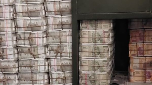 Income Tax Raid: দুই রাজ্যে আয়কর বিভাগের বড় অভিযান! নোট গুনতে গিয়ে থেমে গেল মেশিন