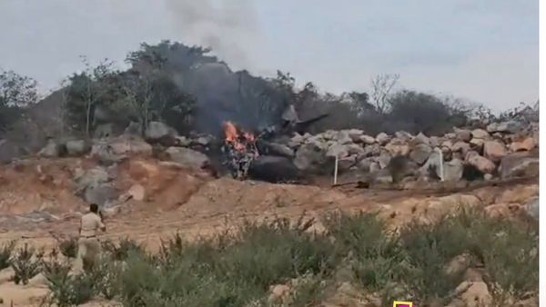 Indian Air Force: ট্রেনিং চলাকালীন ভেঙে পড়ল বায়ুসেনার বিমান, মৃত দুই