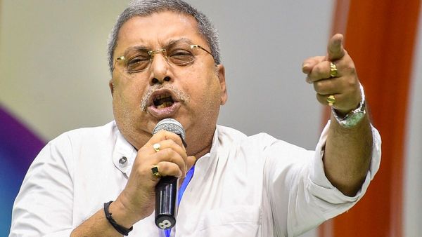 ব্রাত্য বসুর সঙ্গে চাকরি প্রার্থীদের বৈঠক, ভবিষ্যৎ নিয়ে জল্পনা বাড়ালো কল্যাণের মন্তব্য