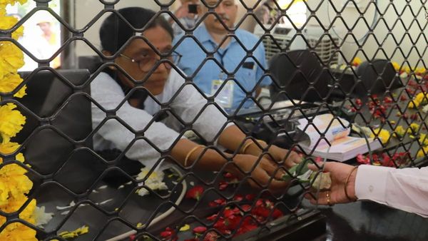 Indian Railway: আর লাইনে দাঁড়িয়ে নয়, অনলাইনেই কিনতে পারেন প্ল্যাটফর্ম টিকিট! একনজরে ধাপে ধাপে প্রক্রিয়া