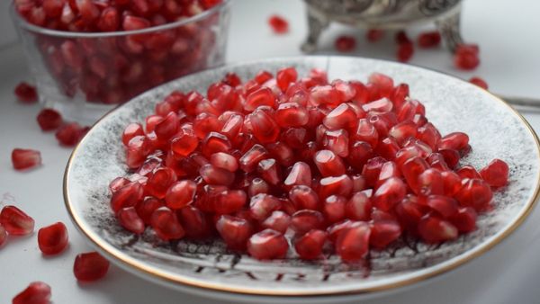 Benefits of Pomegranate: শরীরের জন্য কতটা উপকারী ডালিম, কোন কোন রোগকে জব্দ করে বেদানা?