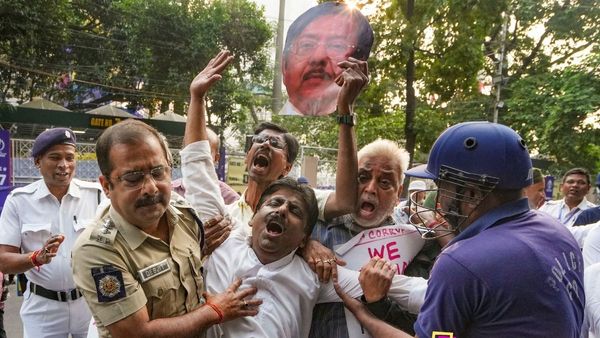 West Bengal Ration Scam: রেশন দুর্নীতির প্রথম চার্জশিটেই জ্যোতিপ্রিয়ের নাম! জমা পড়ল ডিজিটাল প্রমাণও