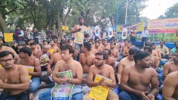 বিকাশ ভবন থেকে ফোন! সোমবার ব্রাত্য বসুর সঙ্গে বৈঠক SSC চাকরিপ্রার্থীদের