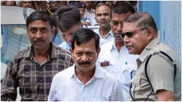 ED: সুজয় ভদ্রের কণ্ঠস্বর পরীক্ষা নিয়ে চরম নাটক, ইডি আসছে শুনেই ICU-তে চলে গেলেন কালীঘাটের কাকু