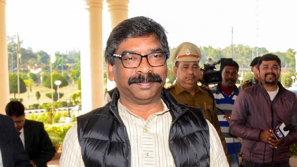 ইডির তল্লাশি, ঝাড়খণ্ডের মুখ্যমন্ত্রী হেমন্ত সোরেন গা ঢাকা দিয়েছেন?