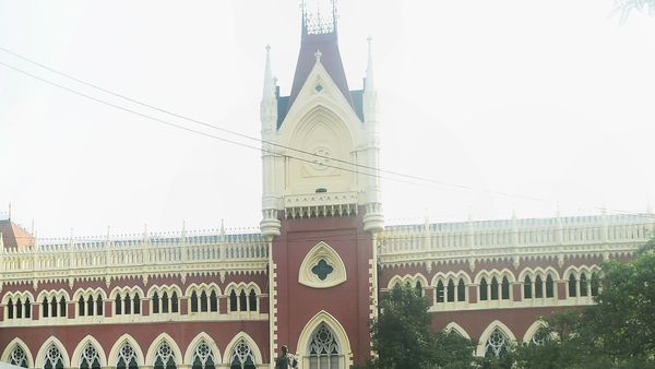 রাজ্যের যুক্তিতে অখুশি হাইকোর্ট, তবে নতুন সময়েই মাধ্যমিক পরীক্ষা হবে, জানালেন বিচারপতি