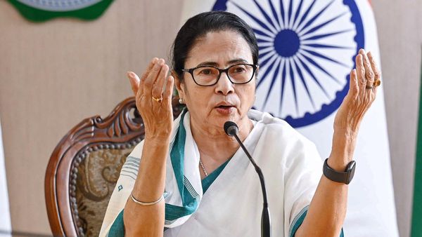 মানুষের খাদ্যাভ্যাস বদল করছে বিজেপি, রায়গঞ্জের সভায় এবার আরও আক্রমণাত্মক মমতা বন্দ্যোপাধ্যায়