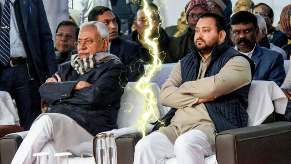 বিহারের রাজনৈতিক সঙ্কটে নীতীশ কুমারের পরবর্তী পদক্ষেপ কী?