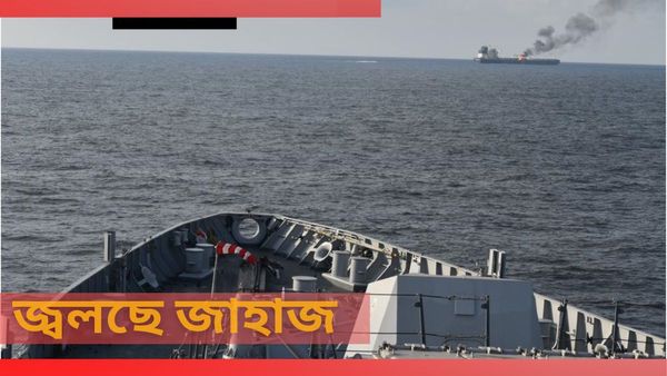 মাঝ সমুদ্রে ব্রিটিশ তেল ট্যাঙ্কারে মিসাইল ছুঁড়ল জঙ্গিরা ছুটল নৌবাহিনীর জাহাজ INS Visakhapatnam