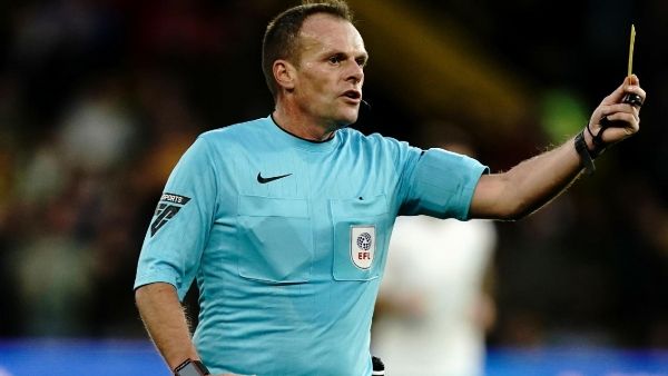 ফুটবলে এবার নীল কার্ড, সিন বিন! খেলোয়াড়দের উপর রাশ শক্ত করতে নতুন নিয়ম আসছে