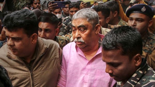 অনুব্রতের কালী মূর্তির ৫৬০ ভরি সোনার গয়না কীভাবে এল? ব্যাঙ্কে হানা ইডির