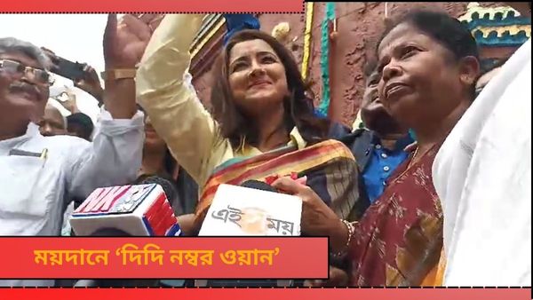 Rachana Banerjee in Hooghly: এই মাটি নিয়ে যাব দিদির জন্য! ডাকাত কালীবাড়িতে পুজো দিয়েই বললেন রচনা