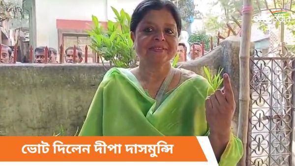 Loksabha Vote 2024: একসঙ্গে কংগ্রেসের দাপুটে নেত্রী, সকলের সঙ্গে লাইনে দাঁড়িয়েই ভোট দিলেন প্রিয় জায়া