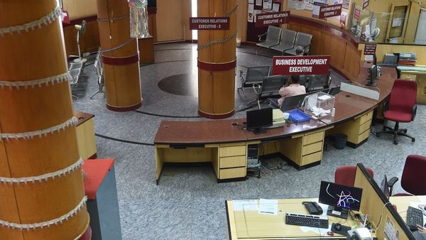 ব্যাঙ্কে সাপ্তাহিক ছুটিতে বিরাট পরিবর্তনের ইঙ্গিত, খুলতে পারে দীর্ঘদিনের জট!