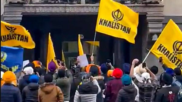 Indians in Canada: কানাডায় সংকটে ভারতীয়রা? পাকিস্তানের সঙ্গে বৈঠক করে সন্ত্রাসের ছক খালিস্তানিদের!