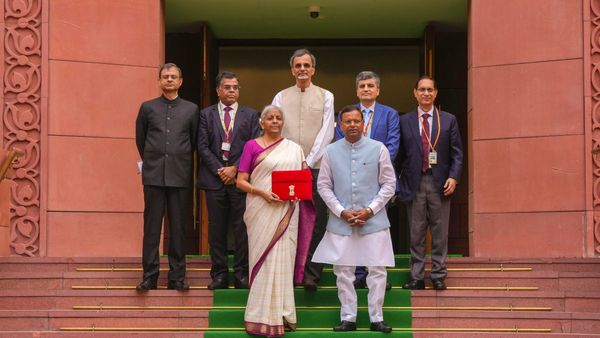 শুরু হচ্ছে বাজেট অধিবেশন, আমনা-সামনি লড়াইয়ে প্রস্তুত বিজেপি-বিরোধী